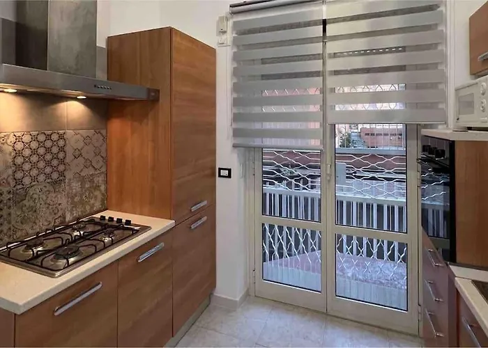 3 Fermate Dal Colosseo - Casa Vacanze Elena - 50 M Da Metro Garbatella
